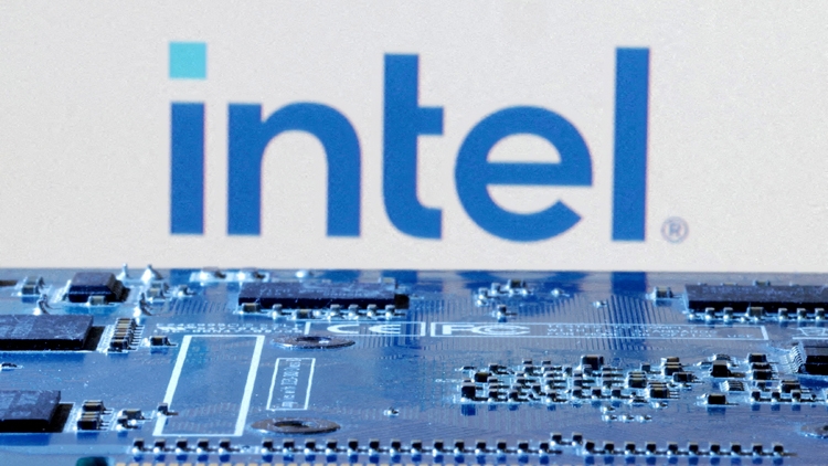 美媒：特朗普政府考慮收購英特爾10%股份
