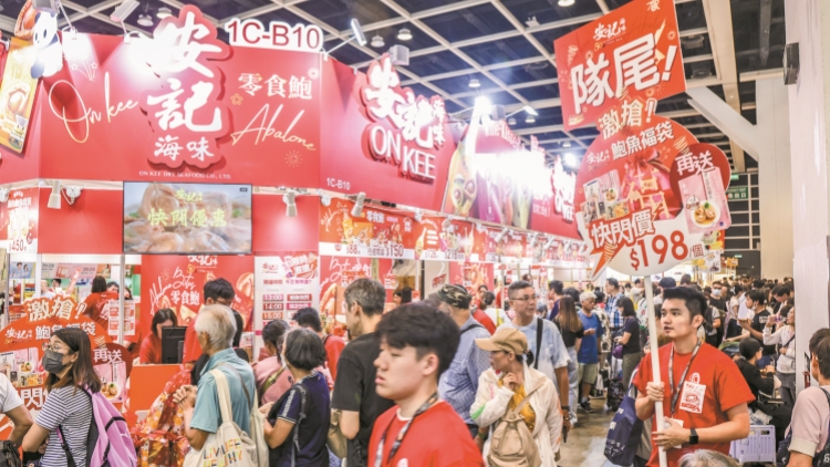 美食博覽煞科 市民逼爆會展掃貨