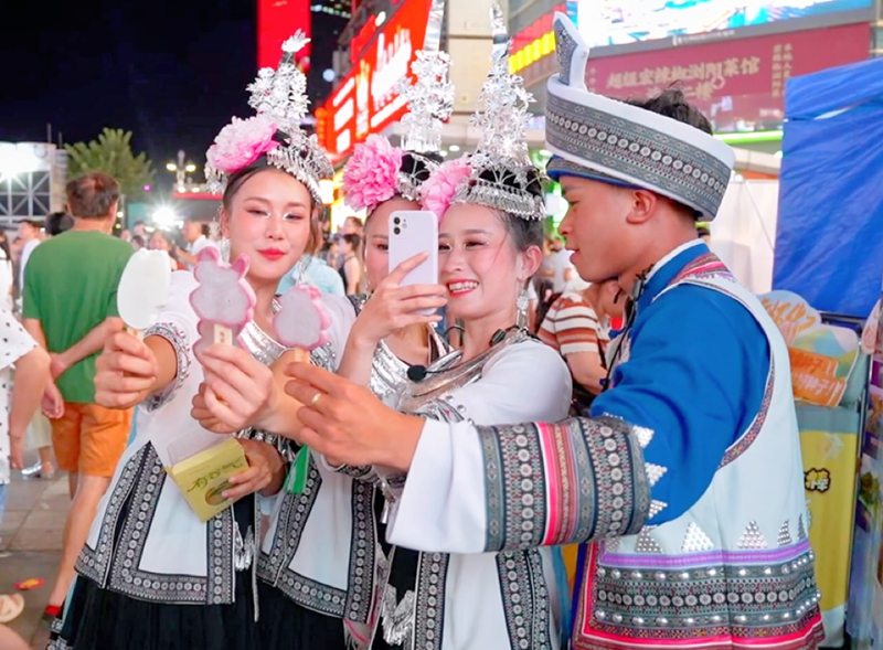 「鶴城」在「星城」整涼方 懷化市文創雪糕免費送