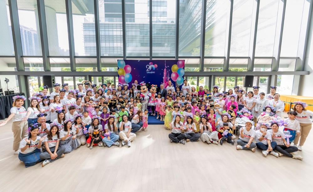 近百名小公主、小王子開20周年皇室派對 迪士尼魔法照亮香港兒童醫院 圓病童皇室夢