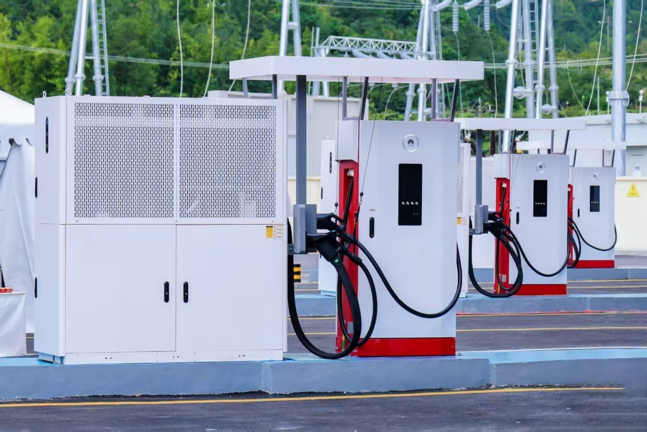 全球首個百兆瓦級重卡超充站在四川投用