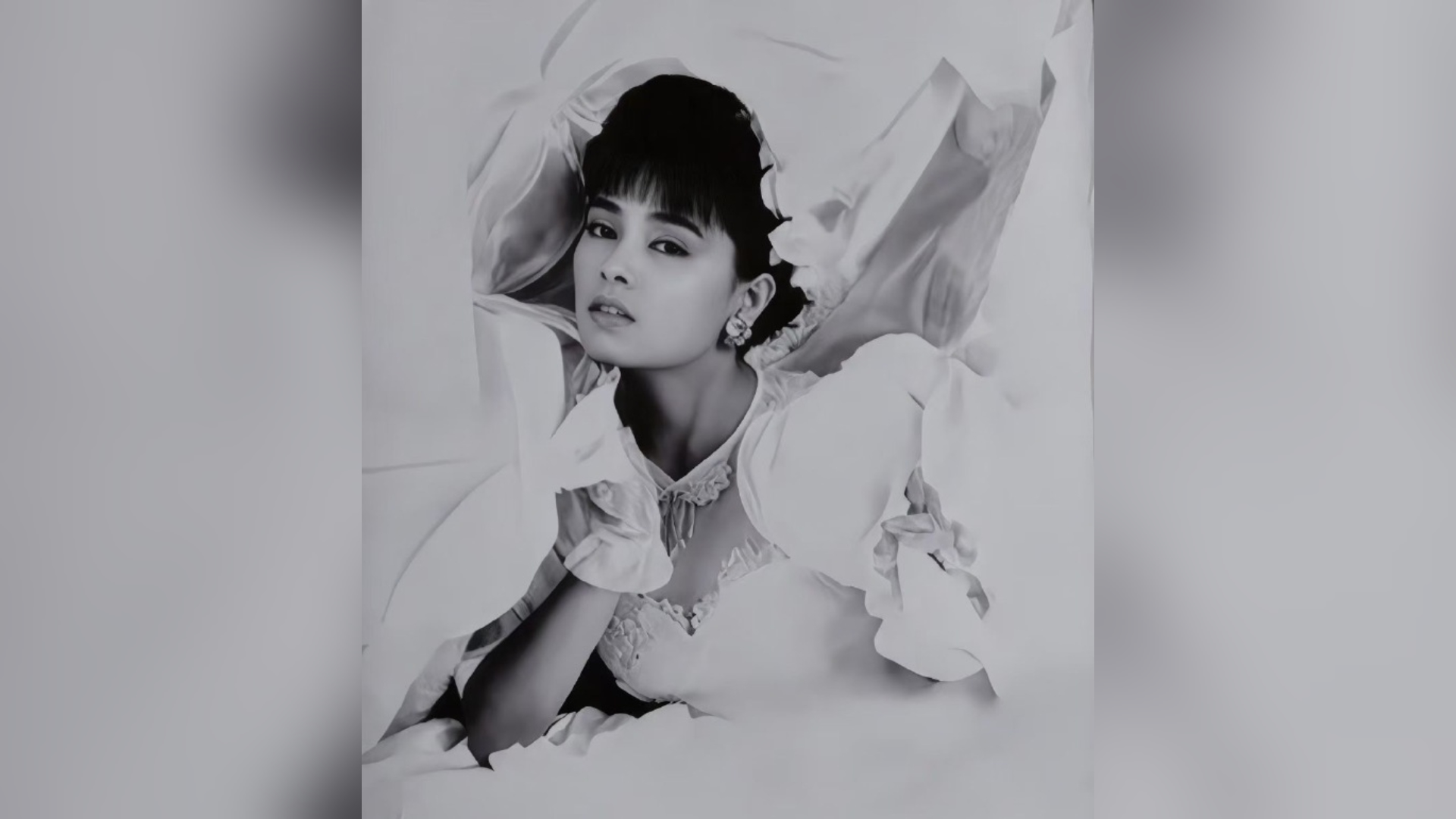 歌手千百惠遺體告別儀式在京舉行 黃安到場送別