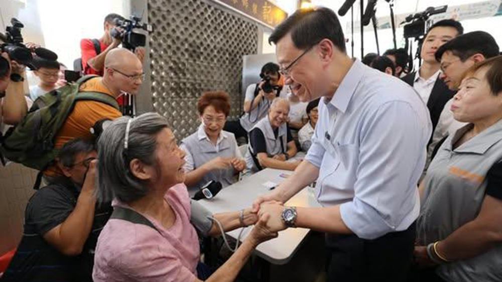 有片丨李家超到訪牛頭角下邨 並視察東九文化中心