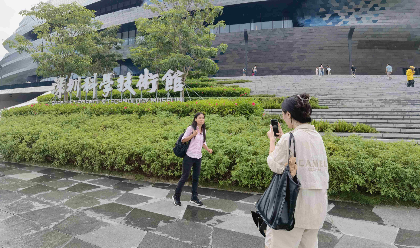 有片丨「港媒一姐」開啟光明之旅，科學避暑真過癮