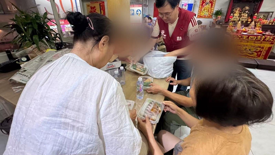 北角美都大廈發生火警  區議員及關愛隊盡力為民解憂