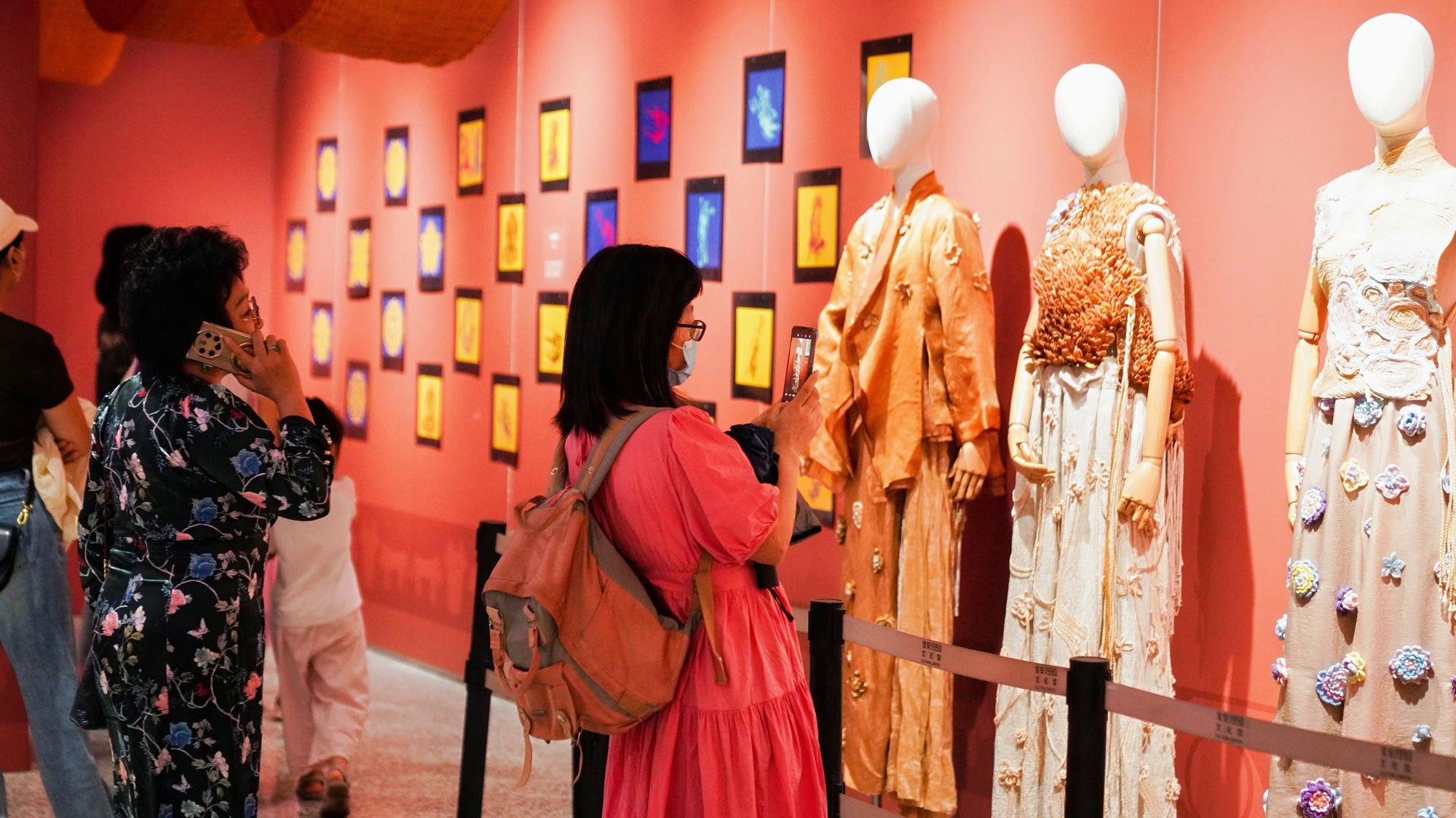 絲路花雨——絲綢之路服飾傳承與植物染色創新設計 陳科霖個展開展