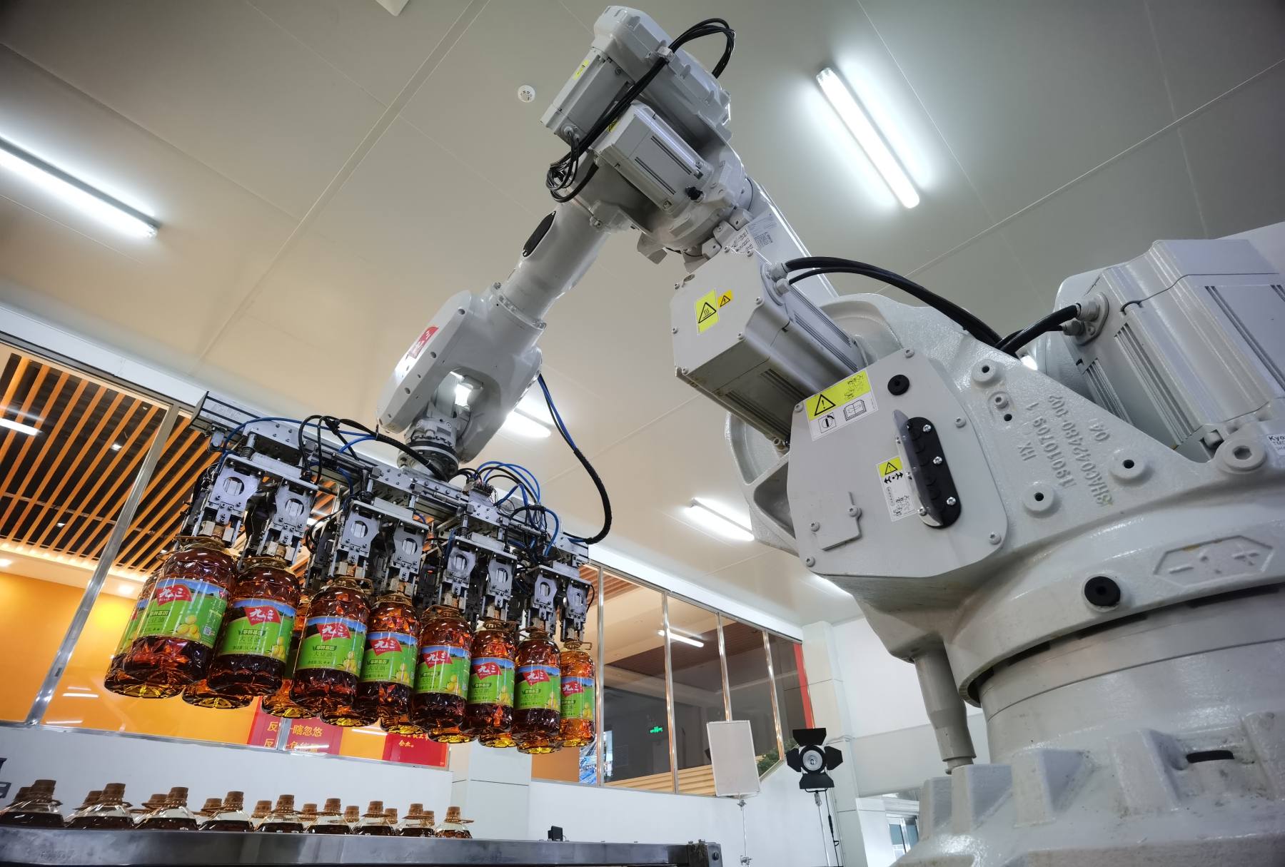 九三集團聯動30餘家媒體探廠 共鑒四十年品質堅守