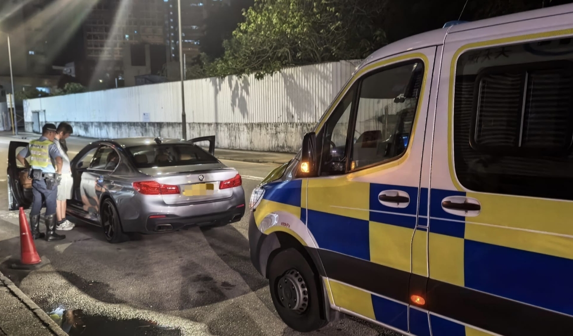 警方新界南打擊白牌車 拘兩司機涉非法載客取酬