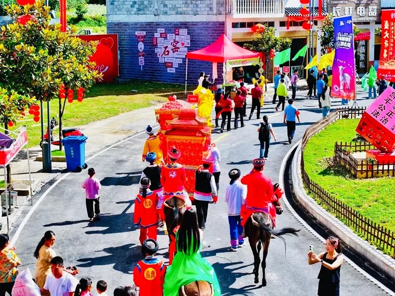 200餘年民俗再煥新！2025恩施女兒會啟幕