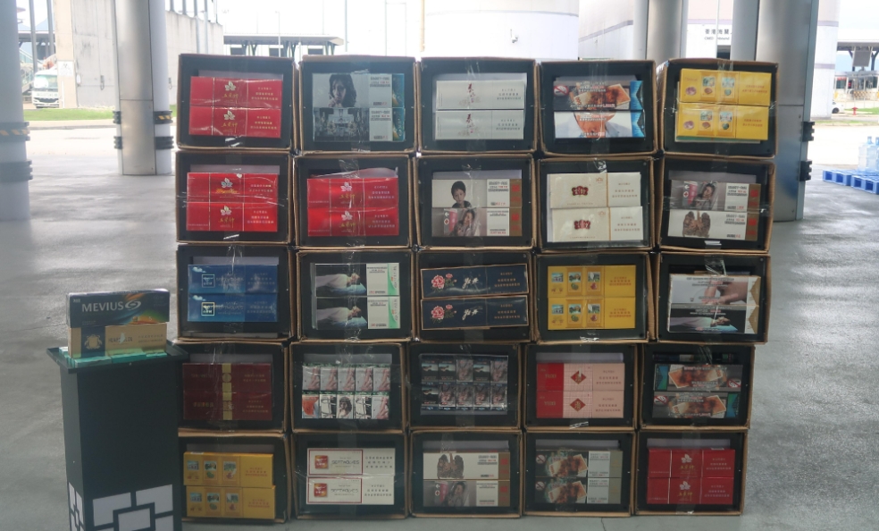 海關港珠澳大橋檢獲約62萬元懷疑私煙 拘捕56歲男司機