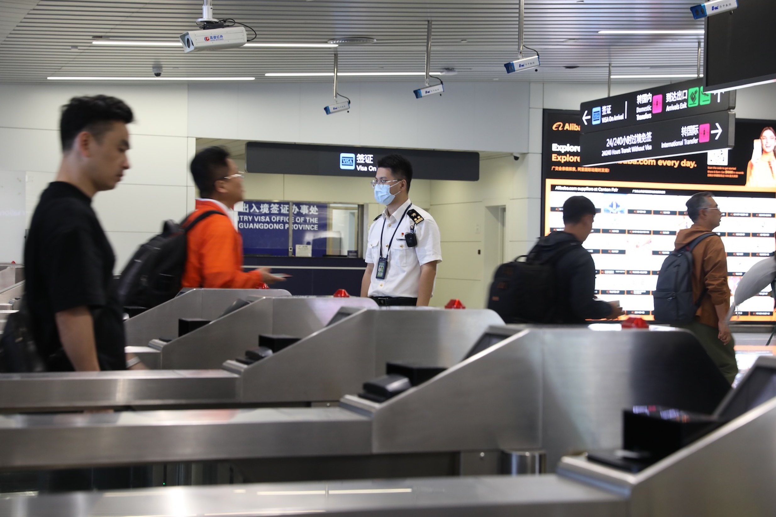 暑期跨境旅遊「熱」 廣州白雲機場口岸進出境人員增長14%超300萬人次