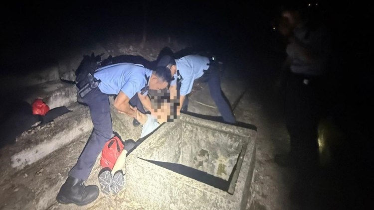 腦退化症老婦秀茂坪迷路跌傷腳 警深夜尋獲送院救治