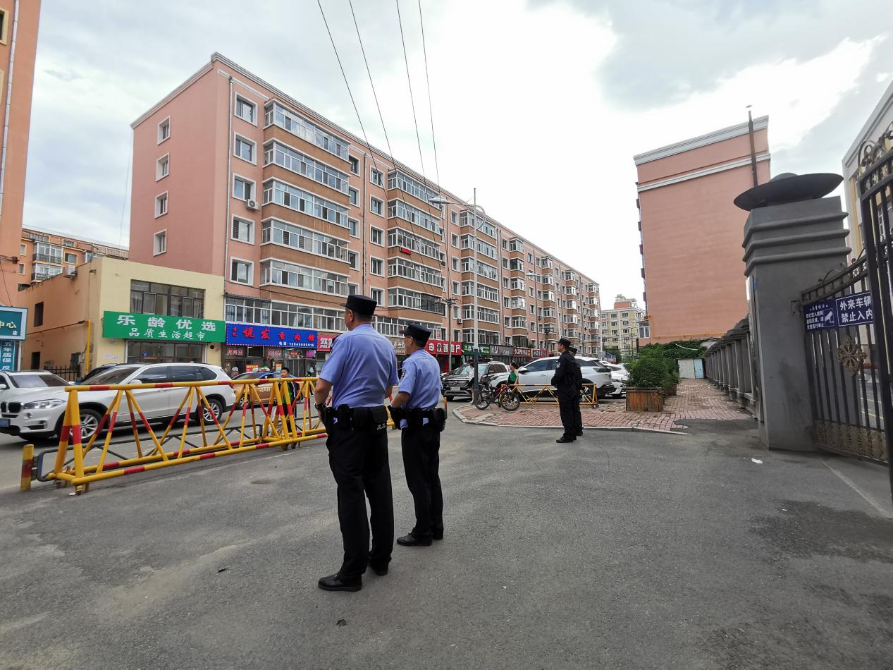 護航開學季 冰城公安暖心守護學子平安路