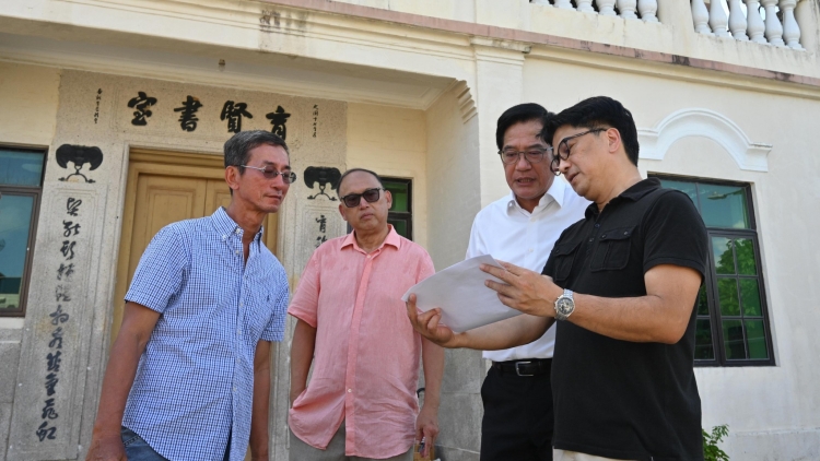 黃偉綸到訪抗戰遺址西貢育賢書室 緬懷東江縱隊英勇事蹟