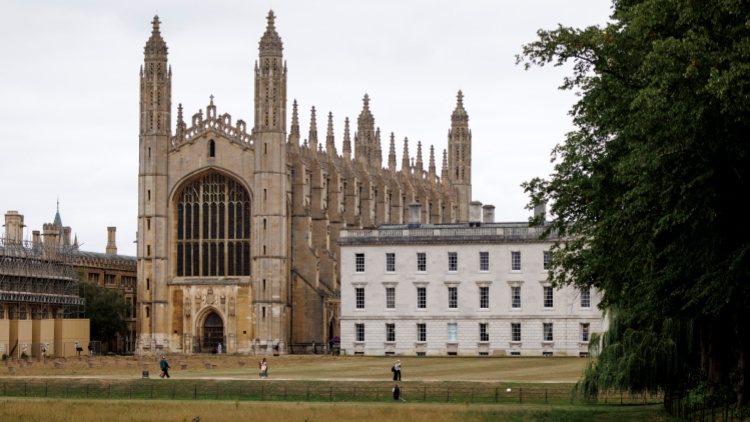 英國內政大臣稱將嚴查國際學生濫用庇護制度