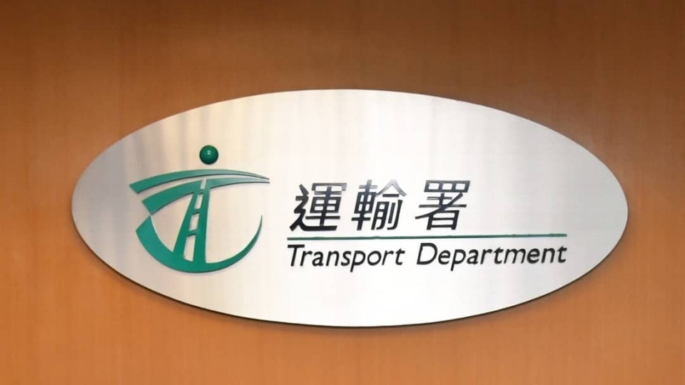 吐露港公路私家車起火 運輸署：出九龍部分行車線封閉