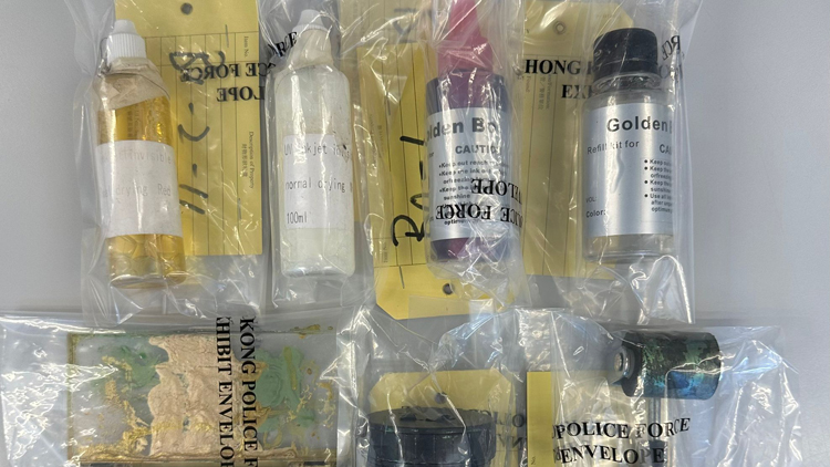 涉製造港幣偽鈔 警拘兩人檢66張假100元