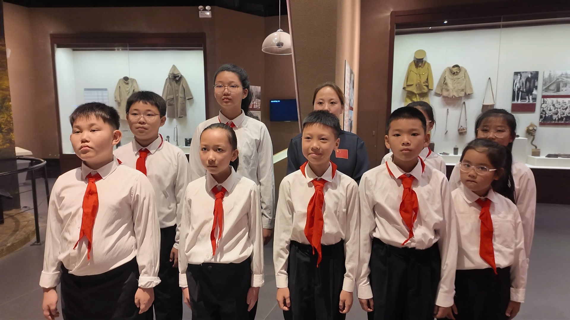 黑龍江呼瑪縣掀起紀念抗戰勝利80周年熱潮！博物館裏學抗聯 紅色故事潤童心