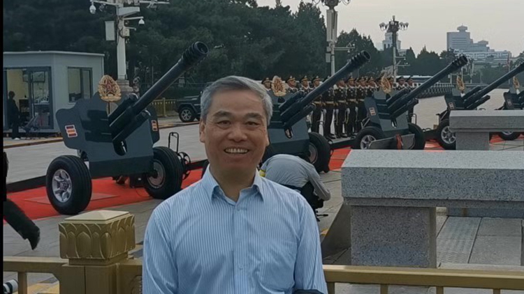 黃炳逢：閱兵大典震撼人心