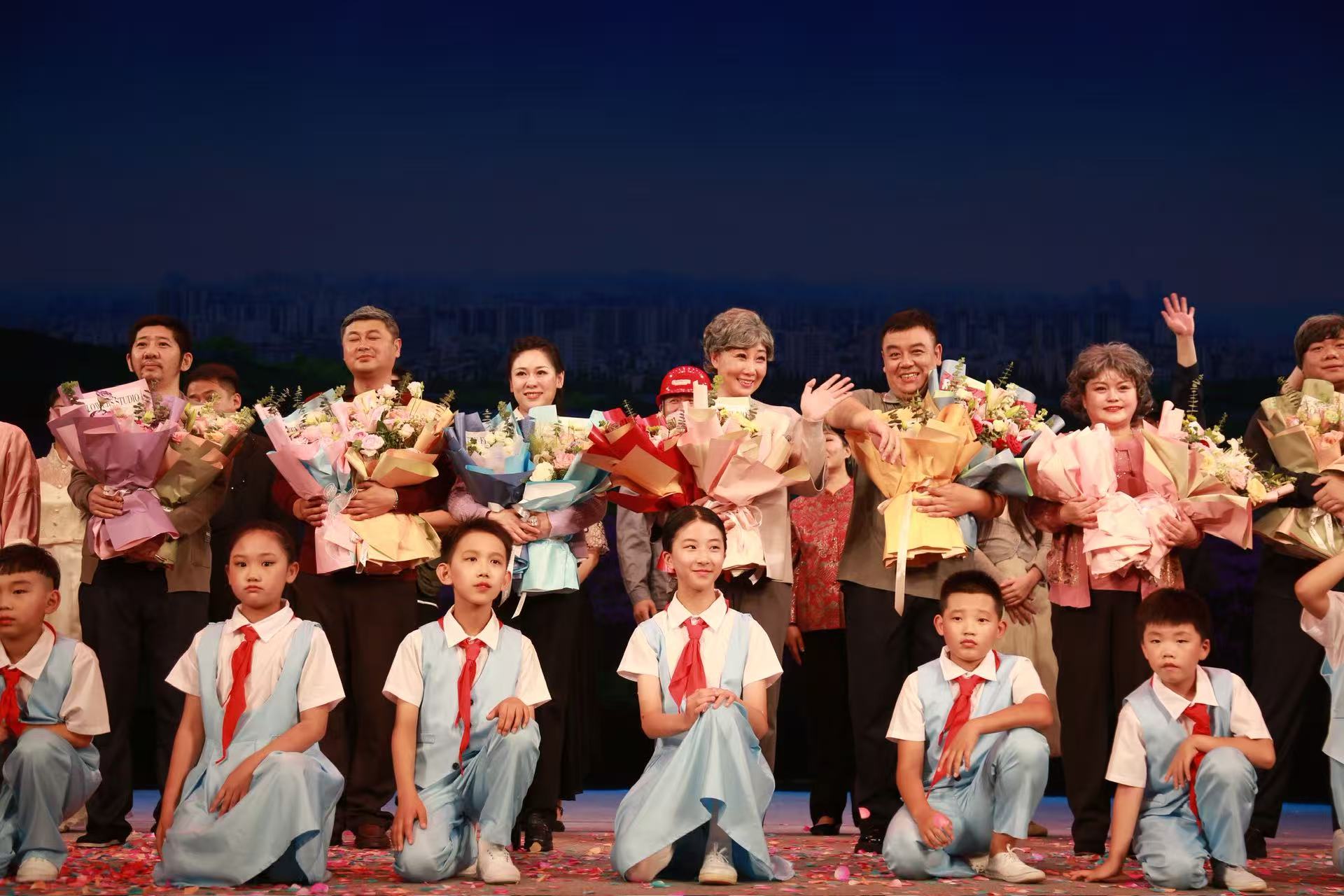 黑龍江雙鴨山原創舞台劇《你是我的英雄》驚艷全省新劇目調演