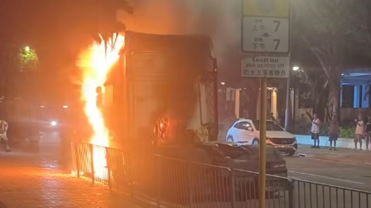 上水智昌路貨車起火無人受傷