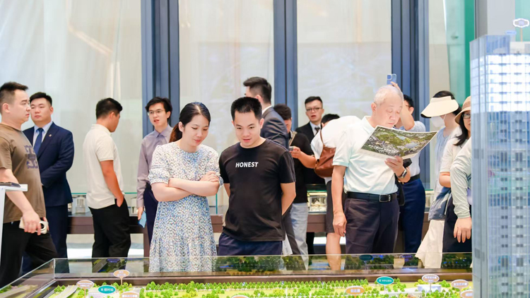 人氣升溫 跨城客戶連夜來深購房！深圳樓市「新政」提振購房熱情
