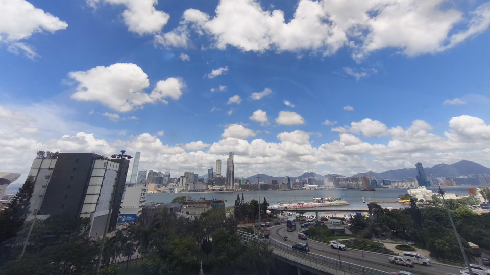 天文台：今晚9時至午夜12時之間改發八號烈風或暴風信號