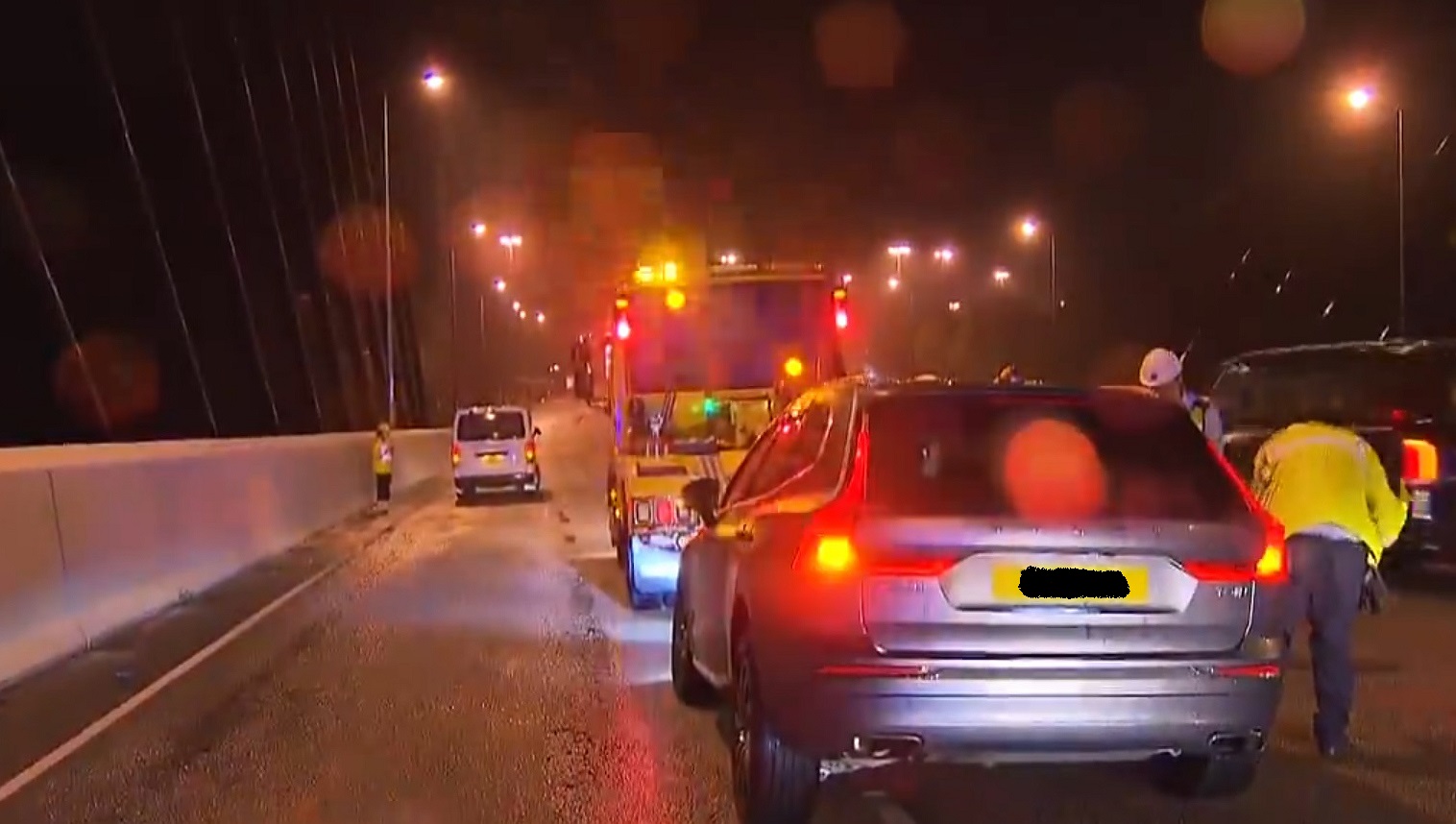 青嶼幹線私家車自炒 無人受傷交通受阻