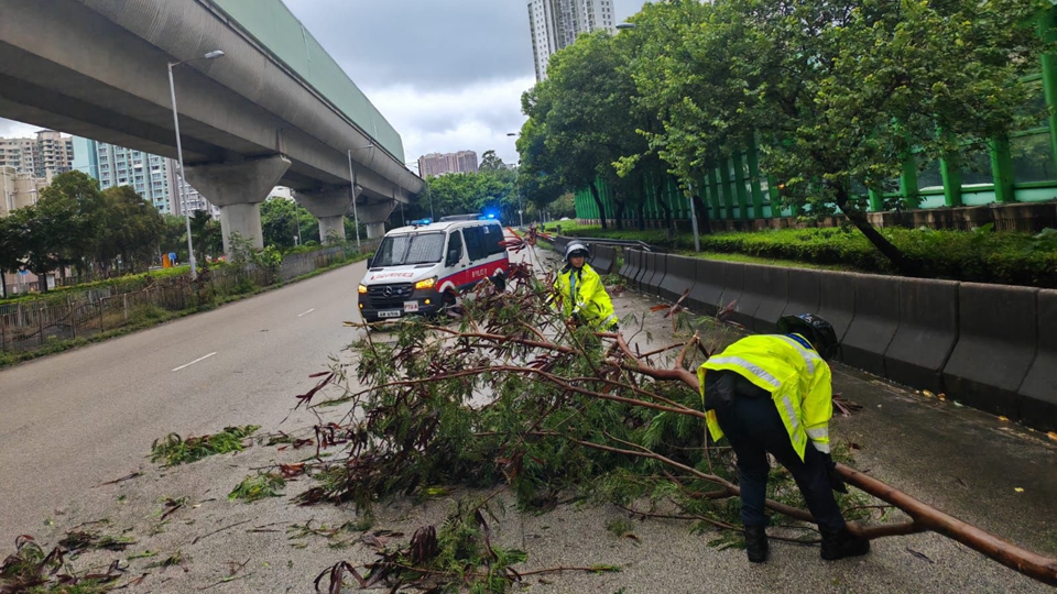 警員風暴期間堅守崗位 風雨前線守護市民安全