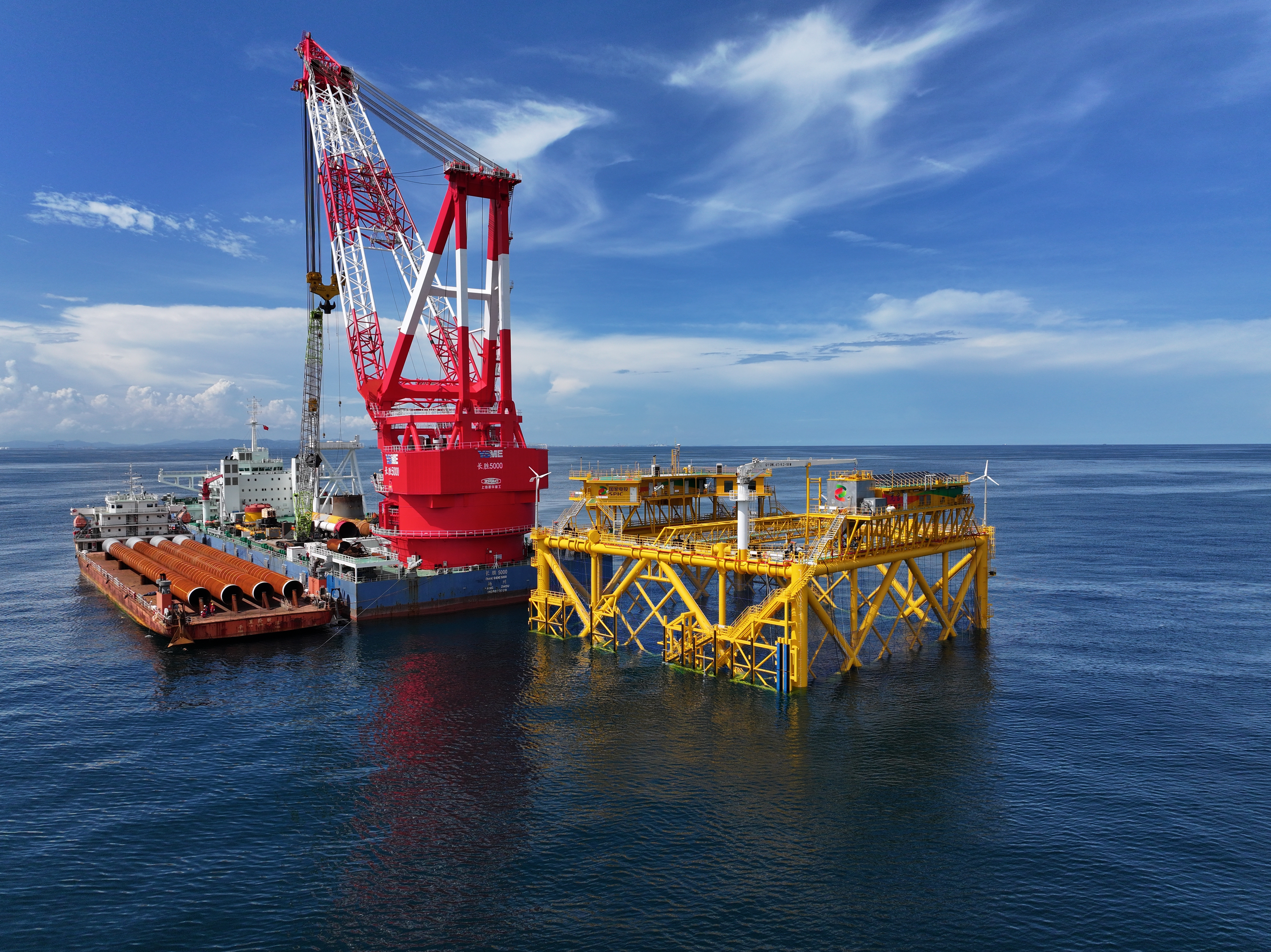 國家電投集團首個風漁融合試驗項目「龍宮號」完成下水投運