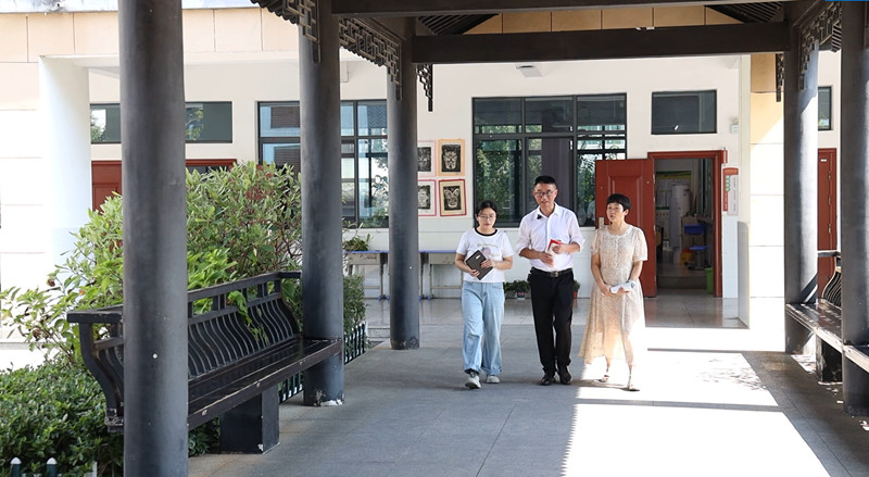 皖歙縣方廣渭：就想「蹲下來」的好老師