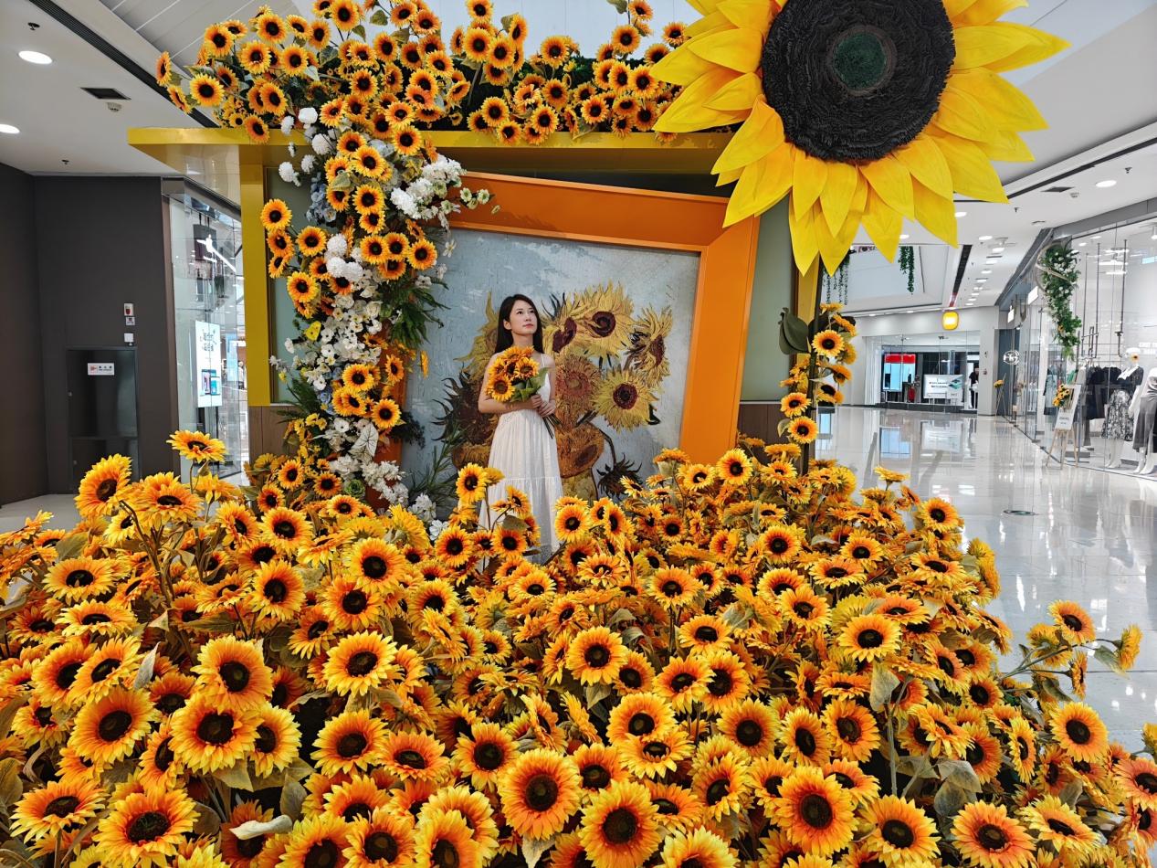 哈東萬達廣場打造向日葵美學盛宴 傳遞向陽生活理念