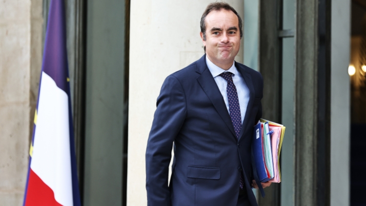 馬克龍任命勒科爾尼為法國新總理
