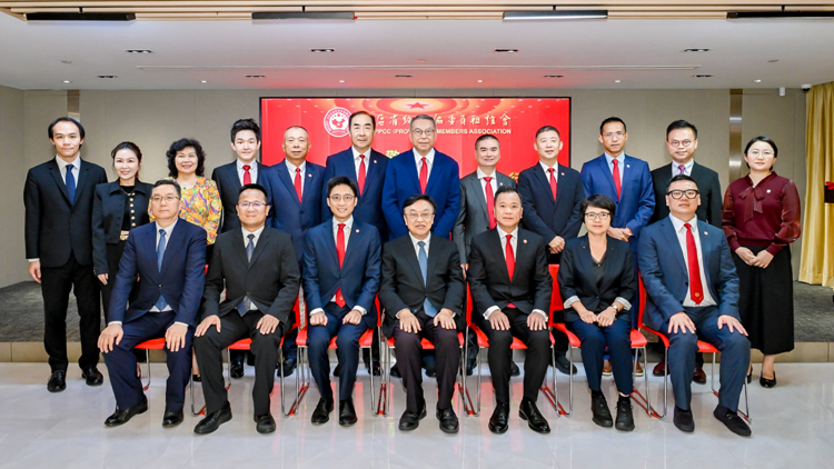 海南省委書記馮飛蒞臨港區省級政協委員聯誼會座談 冀建瓊港合作美好藍圖