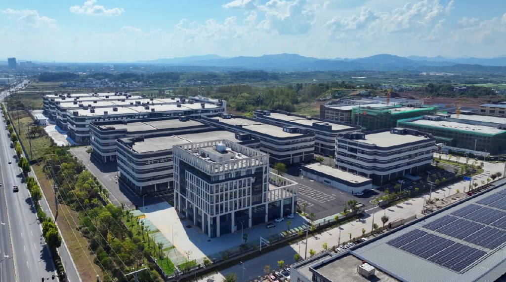 做足「築巢」功夫  皖歙縣光電產業園集聚效應初顯