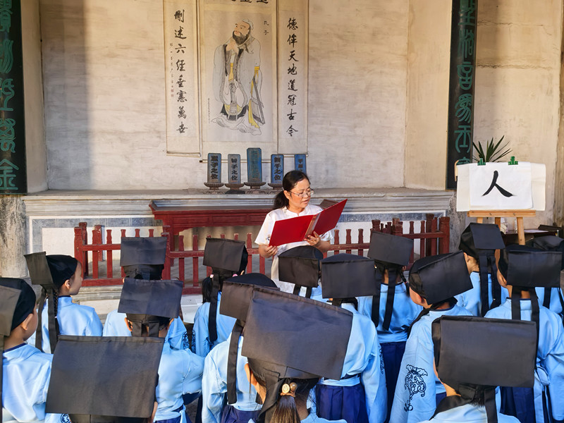 皖黟縣：古院傳雅韻  童蒙啟新程