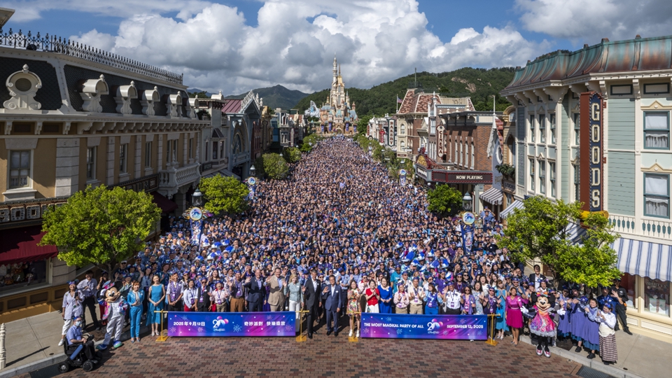 有片｜香港迪士尼舉行20周年慶典 推出紀念商品及活動