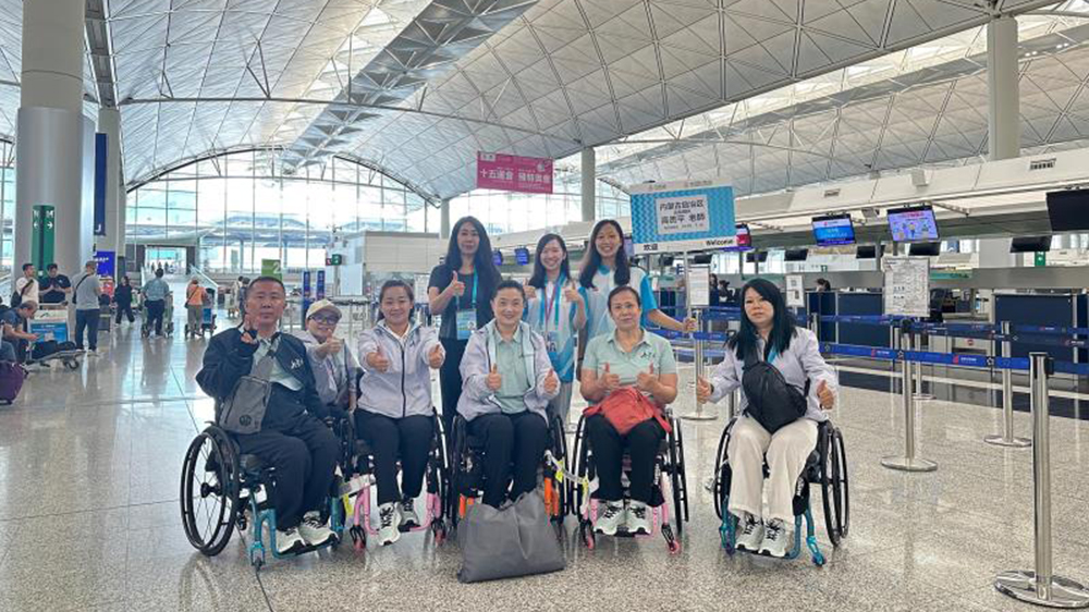 超暖心！8號風球下，全運會統籌辦人員守護輪椅舞賽運動員平安離港