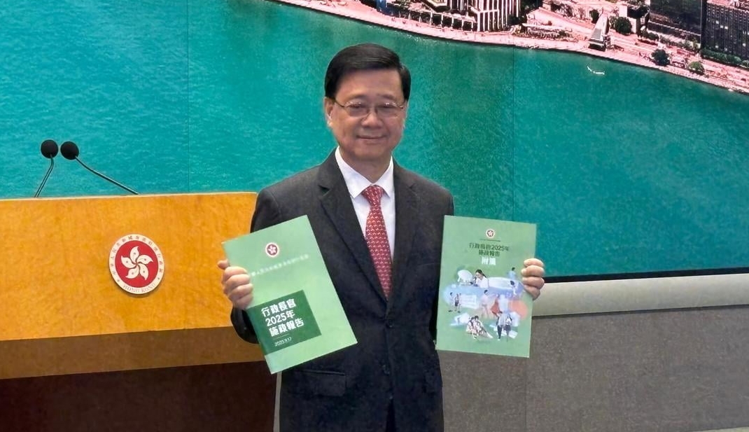 施政報告沿用綠色封面 李家超：內容主軸圍繞經濟民生