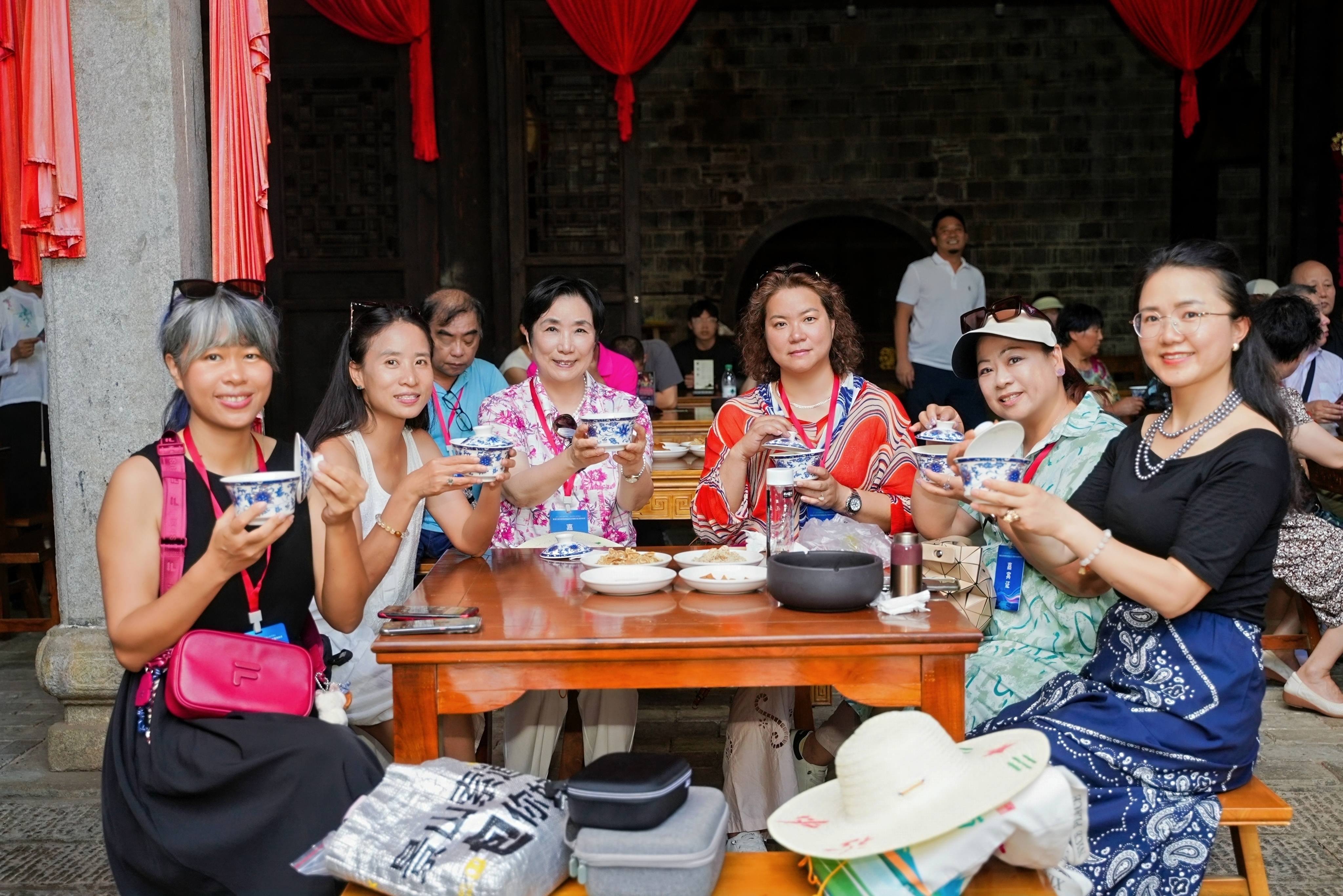 有片 | 香港文旅觀察團「陷」在靖港古鎮八元堂