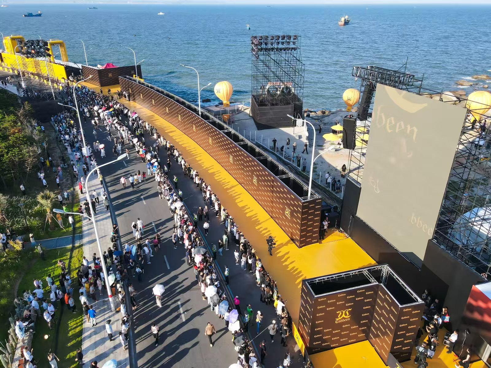 漁港變 T 臺，山海作秀場！2025 泉州時尚周（秋冬）啟幕