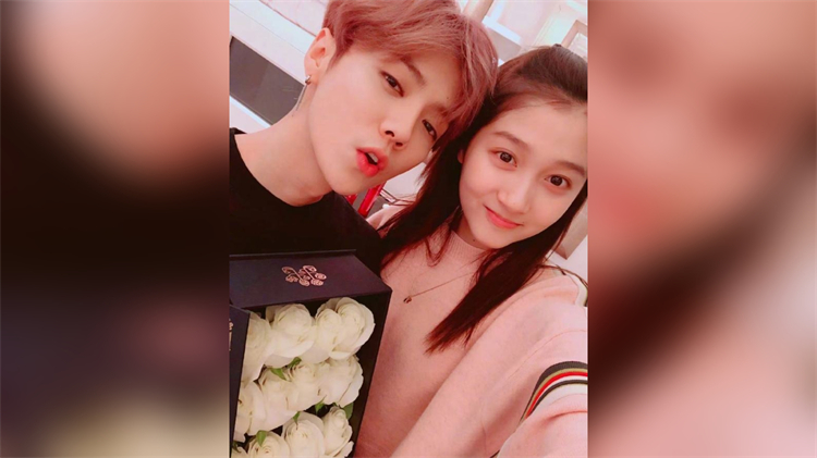 內地藝人鹿晗、關曉彤1年無互動或同框 網友猜測已分手