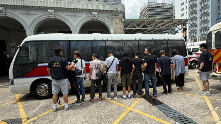 警方旺角搗破毒窟 拘捕9名男子