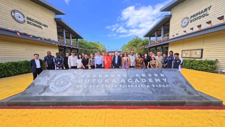 深圳藝術團亮相巴新慶祝獨立50周年慶典演出