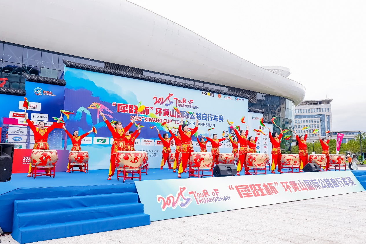 徽州區迎來騎行嘉年華 2025環黃山國際公路自行車賽火熱進行中