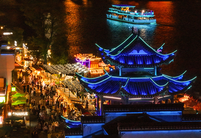 屯溪河街端出「美食市集」 皖黃山推「美食+票根」惠策加料 「兩節」文旅大餐