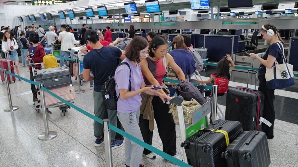 超強颱風「樺加沙」｜機管局：23日18時起大幅減少航班升降 機場維持開放