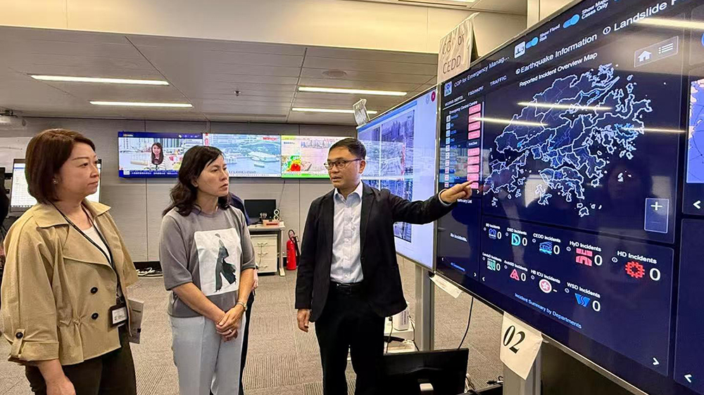 陳美寶視察運輸署及路政署 了解應對風暴情況