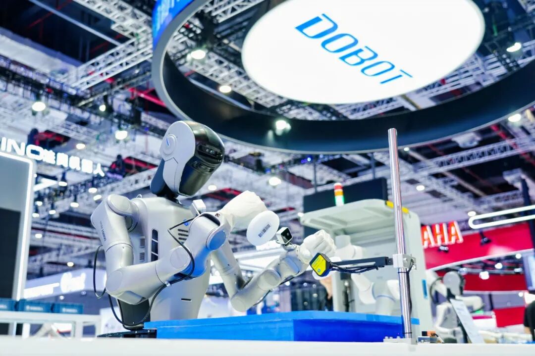 越疆亮相2025工博會，首發多形態具身智能「超級工廠」