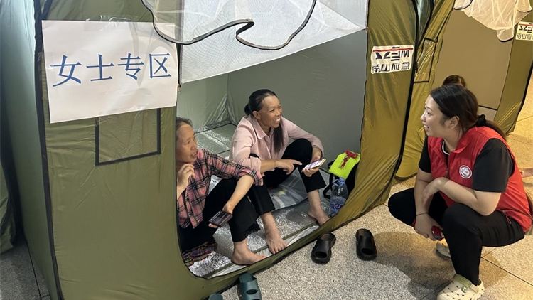 深圳灣體育中心應急安置點設女性專區 入住女工：安全又安心
